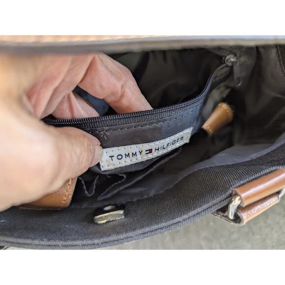 Tommy Hilfiger Handle Bag Purse Tote Leather Straps And Bottom - Picture 11 of 14
